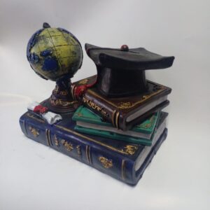 Figurine Décorative Succès Académique avec Globe et Chapeau de Diplômé