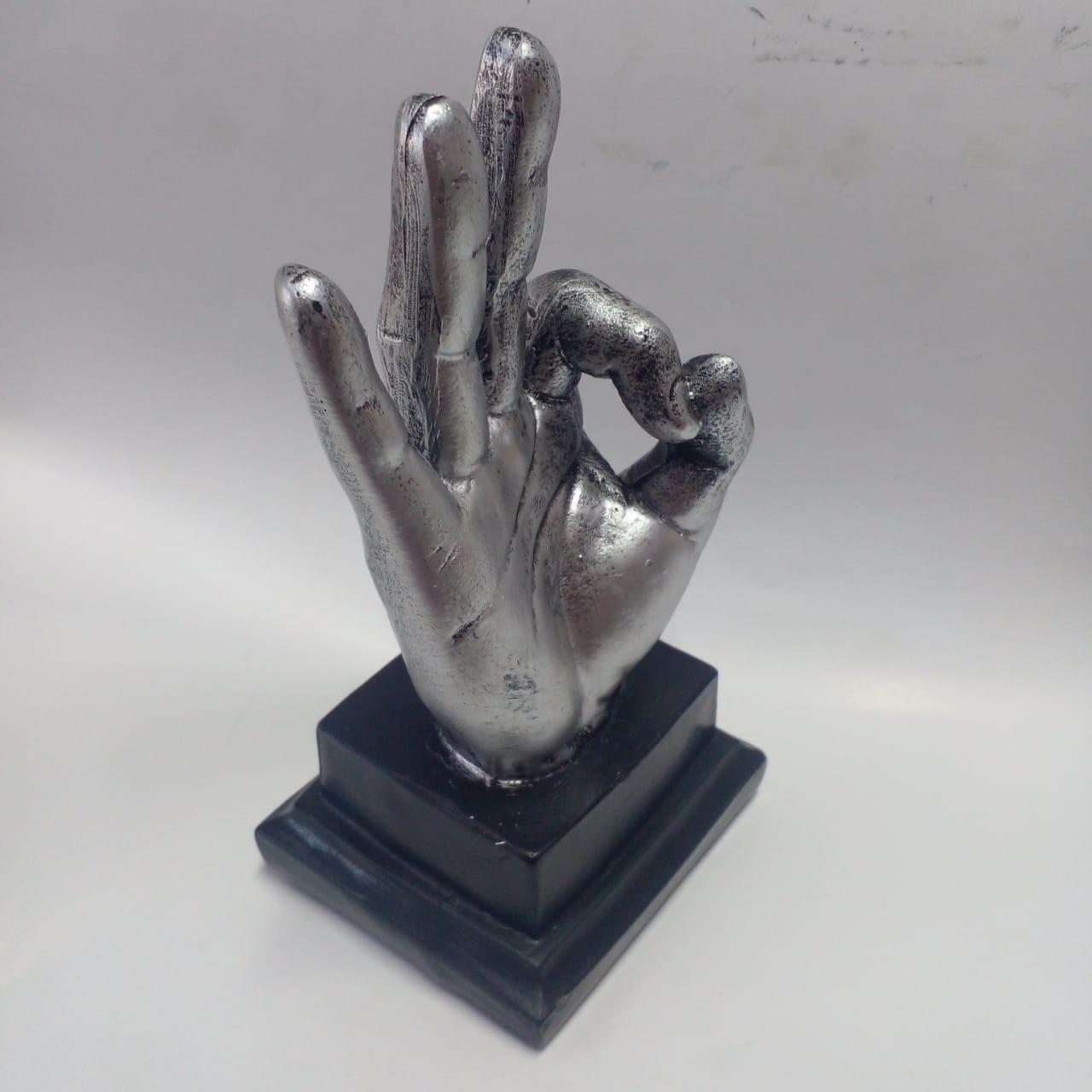 Figurine Geste 'OK' Argentée