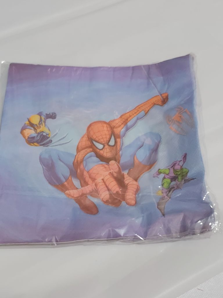 Kit de Fête Deluxe Spider-Man pour 10 Invités (Assiettes, Gobelets, Chapeaux, Cotillons) - الصورة 6