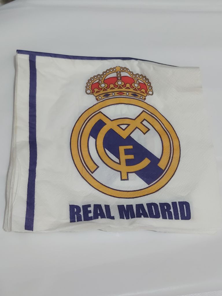Kit de Fête Officiel Real Madrid pour 10 Invités (Assiettes, Gobelets, Décorations) - الصورة 8