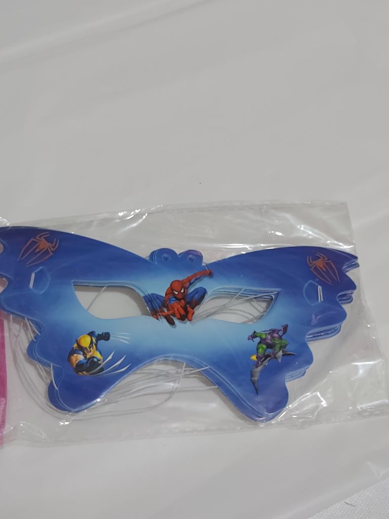 Kit de Fête Deluxe Spider-Man pour 10 Invités (Assiettes, Gobelets, Chapeaux, Cotillons) - الصورة 8