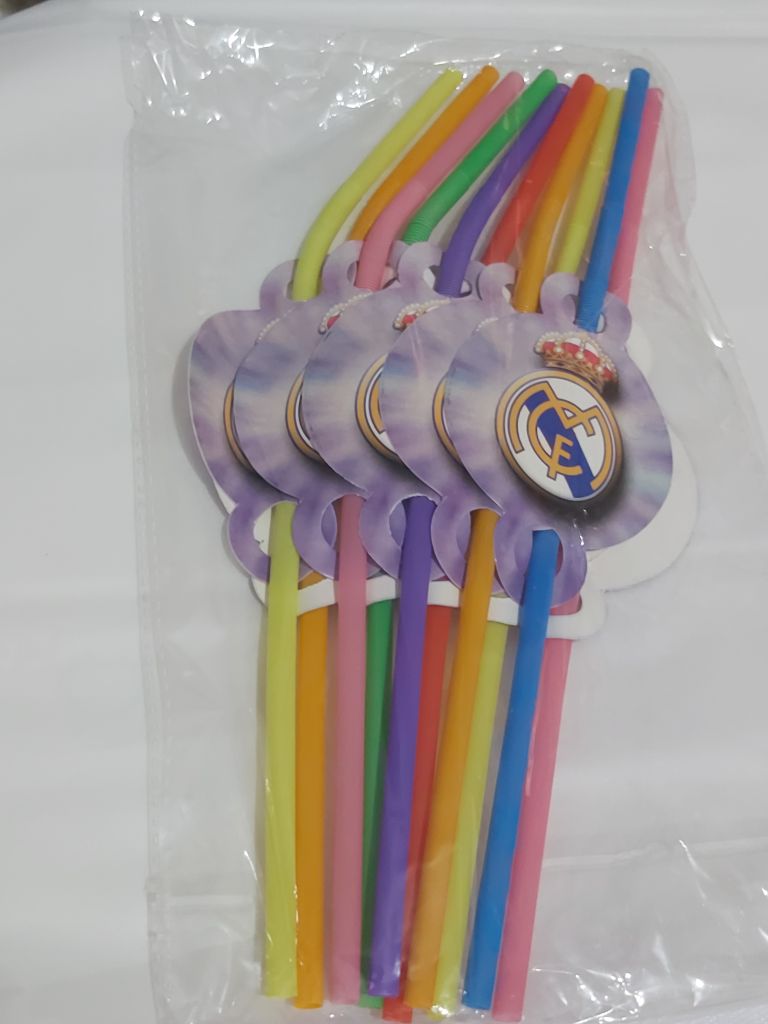 Kit de Fête Officiel Real Madrid pour 10 Invités (Assiettes, Gobelets, Décorations) - الصورة 4