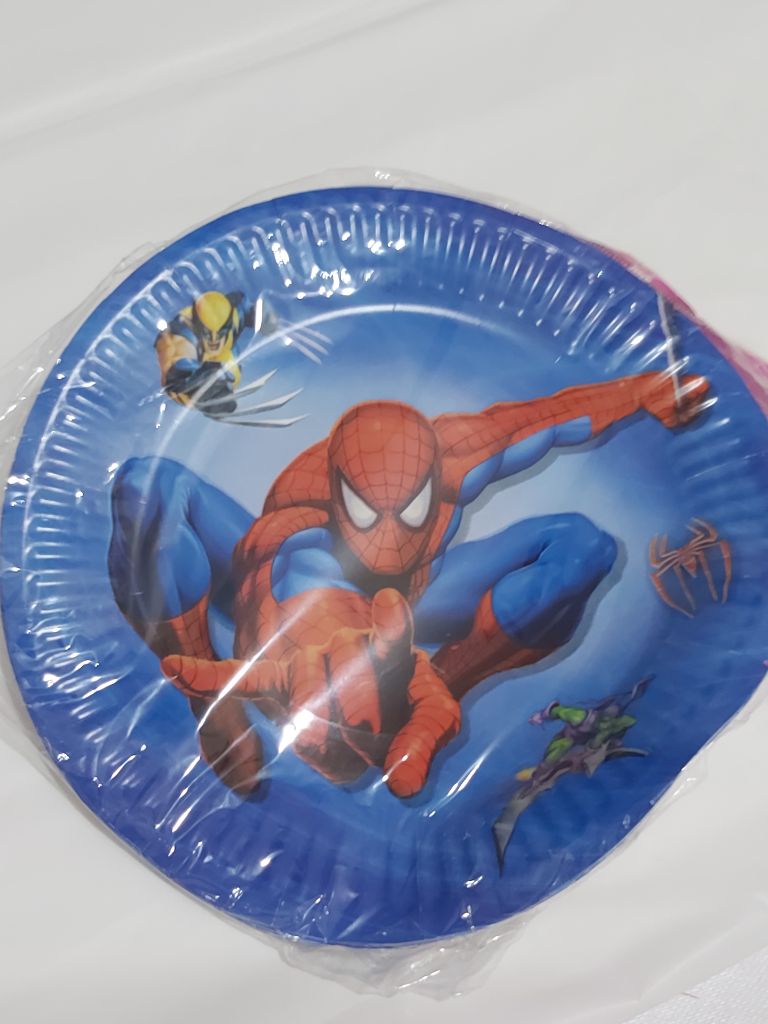 Kit de Fête Deluxe Spider-Man pour 10 Invités (Assiettes, Gobelets, Chapeaux, Cotillons) - الصورة 2