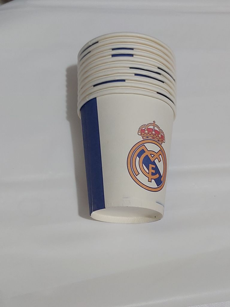 Kit de Fête Officiel Real Madrid pour 10 Invités (Assiettes, Gobelets, Décorations) - الصورة 7