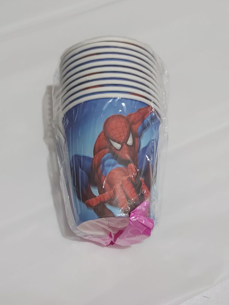 Kit de Fête Deluxe Spider-Man pour 10 Invités (Assiettes, Gobelets, Chapeaux, Cotillons) - الصورة 9