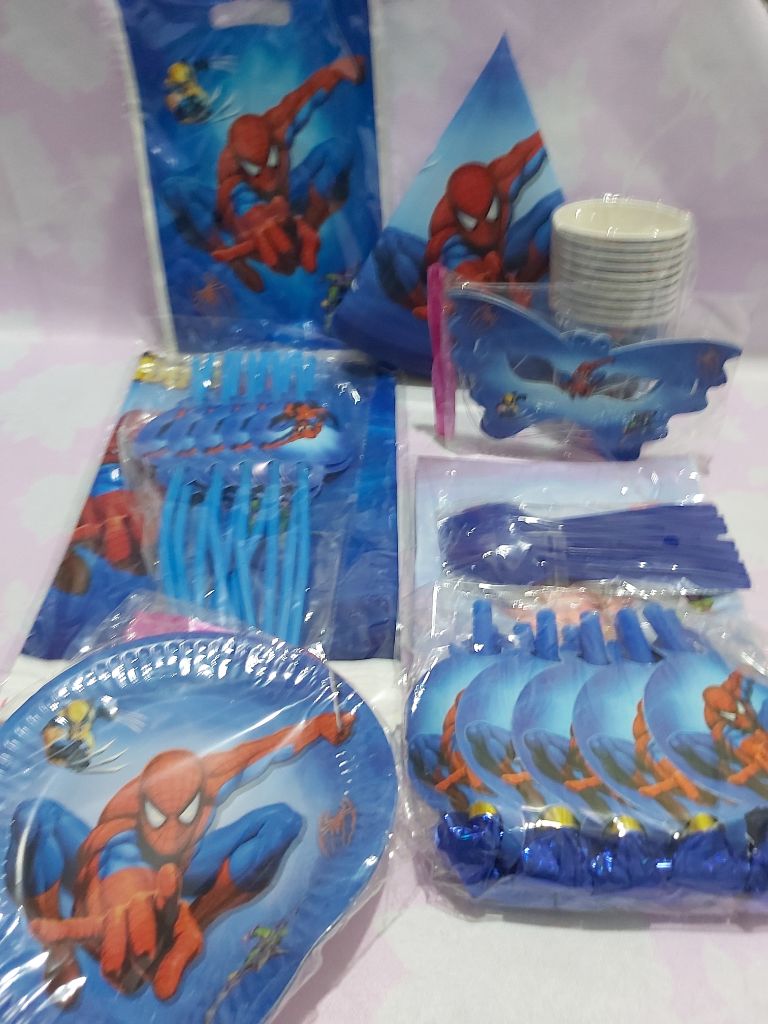 Kit de Fête Deluxe Spider-Man pour 10 Invités (Assiettes, Gobelets, Chapeaux, Cotillons)