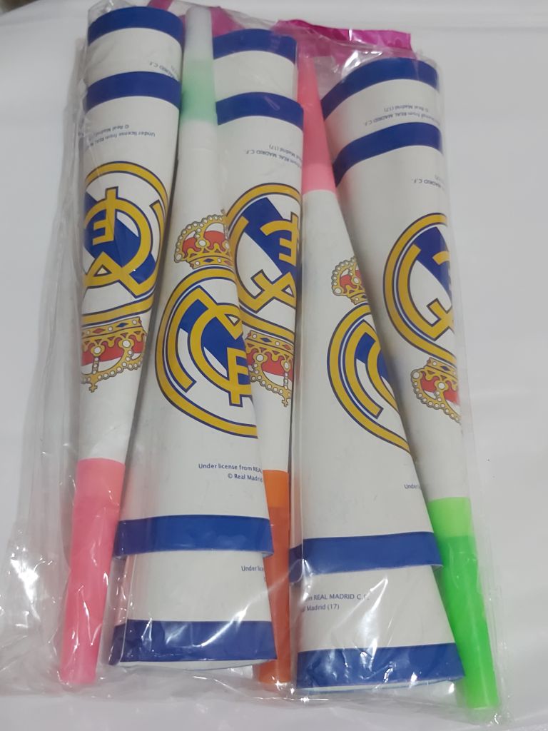 Kit de Fête Officiel Real Madrid pour 10 Invités (Assiettes, Gobelets, Décorations) - الصورة 9