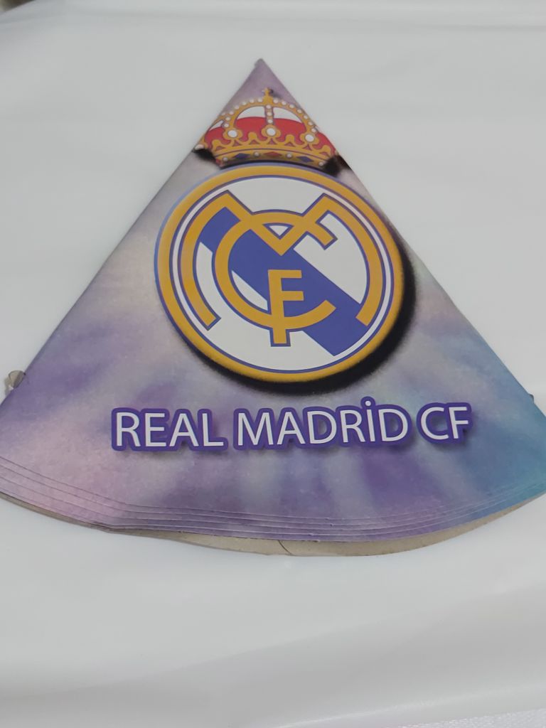 Kit de Fête Officiel Real Madrid pour 10 Invités (Assiettes, Gobelets, Décorations) - الصورة 3